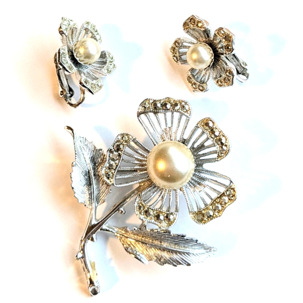 Vtg 1966 Sarah Coventry SC Nocturne Silver Tone Faux Pearl Flower Pin Earrings